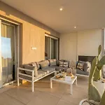 Palazzo Verdi - Seafront Luxe Retreat Apartment Bari