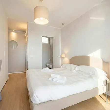Palazzo Verdi - Seafront Luxe Retreat アパート *