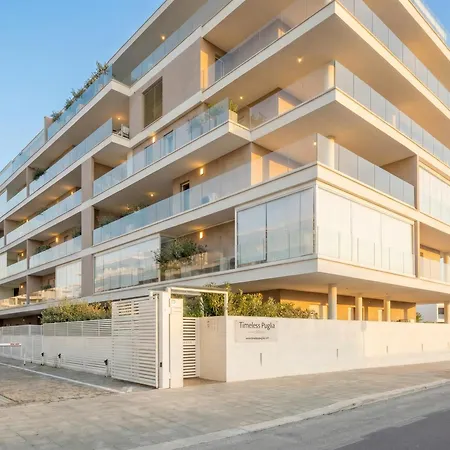 Palazzo Verdi - Seafront Luxe Retreat アパート バーリ