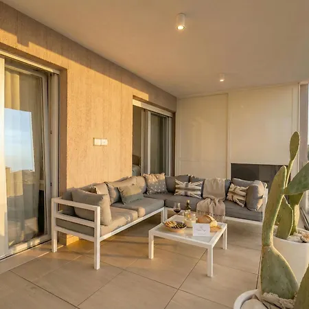 Palazzo Verdi - Seafront Luxe Retreat アパート バーリ