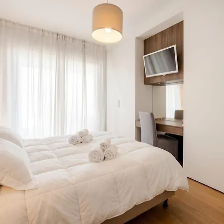 Palazzo Verdi - Seafront Luxe Retreat アパート