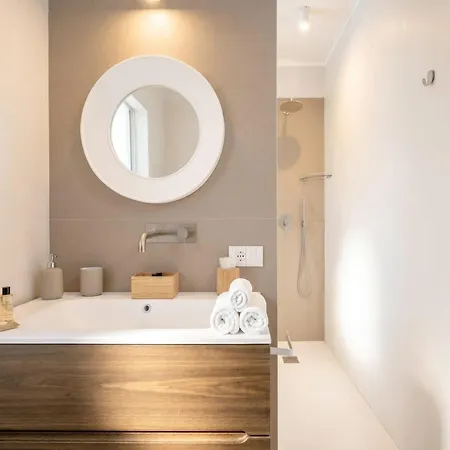 アパート Palazzo Verdi - Seafront Luxe Retreat バーリ